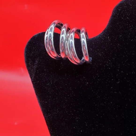 ⭐2 Pairs of Hoop Earrings - Picture 9 of 16